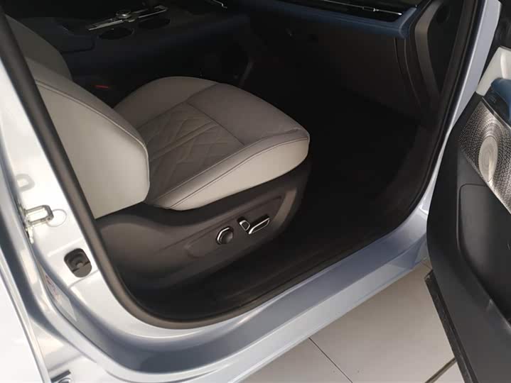 Фото 8 - Changan UNI-K Hybrid