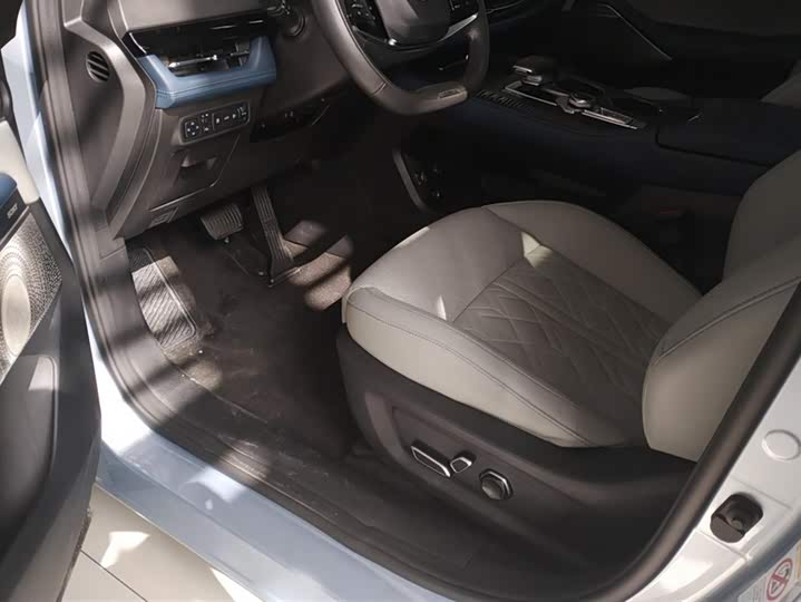 Фото 9 - Changan UNI-K Hybrid