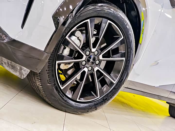 Фото 8 - Zeekr X