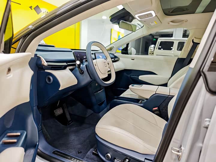 Фото 9 - Zeekr X