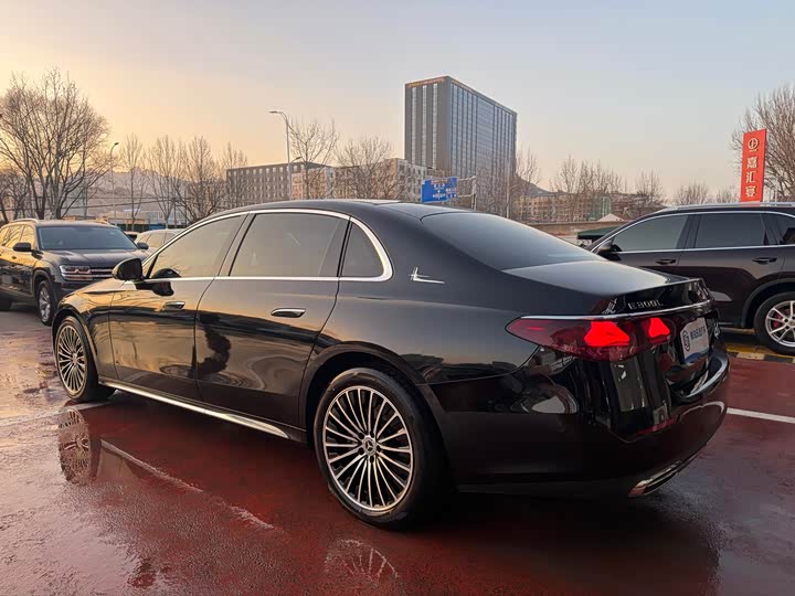 Фото 4 - Mercedes-Benz E-Class