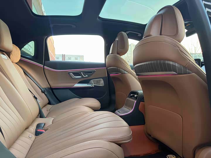 Фото 9 - Mercedes-Benz E-Class