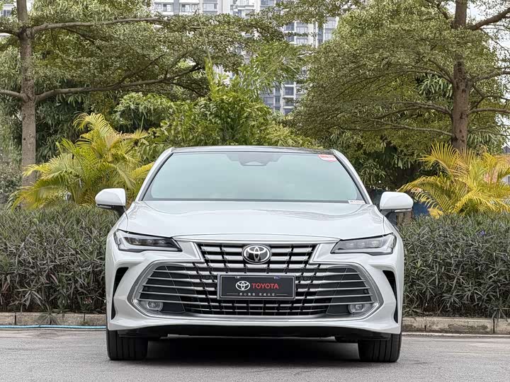 Фото 2 - Toyota Avalon