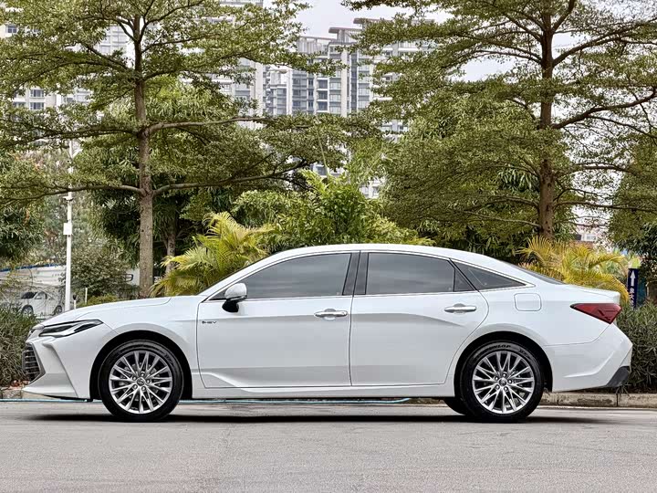 Фото 4 - Toyota Avalon