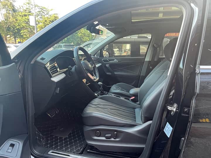 Фото 3 - Volkswagen Tiguan L Pro