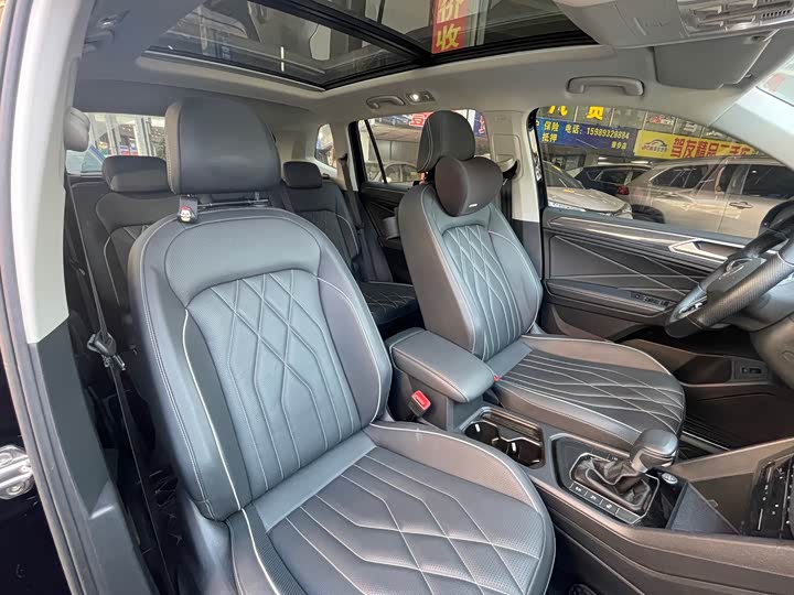 Фото 7 - Volkswagen Tiguan L Pro