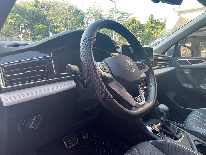 Фото 9 - Volkswagen Tiguan L Pro