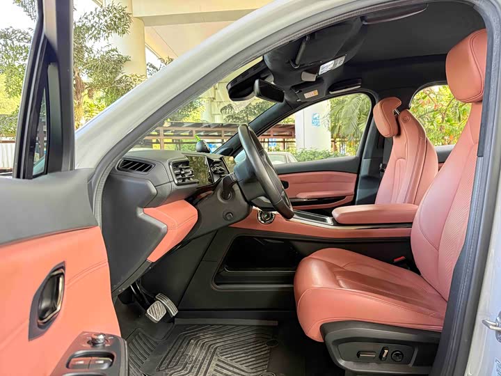 Фото 8 - Nio EC6