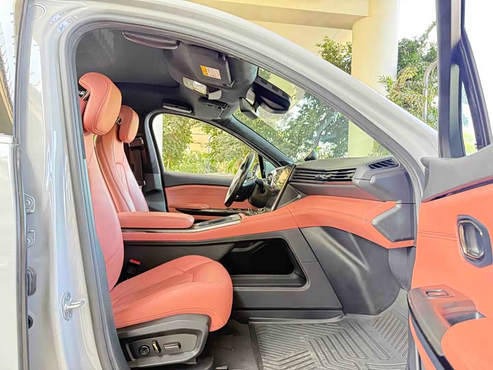 Фото 9 - Nio EC6