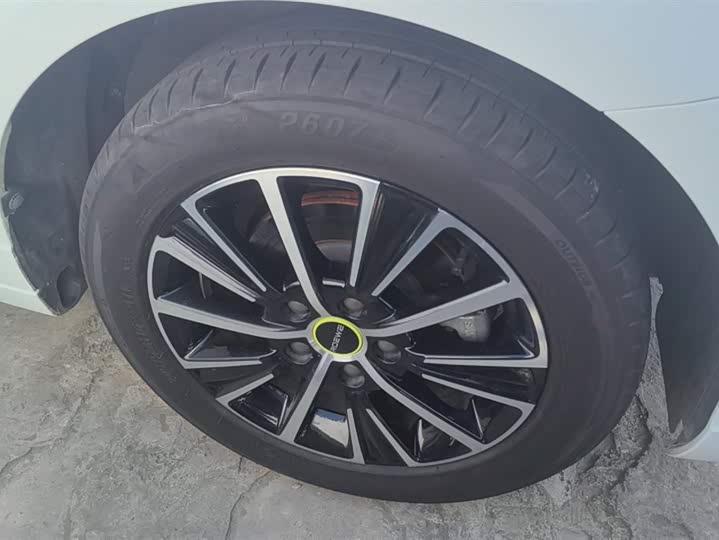 Фото 6 - Roewe i5