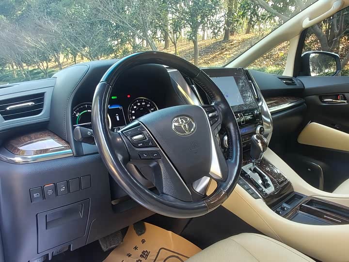 Photo 8 - Toyota Alphard