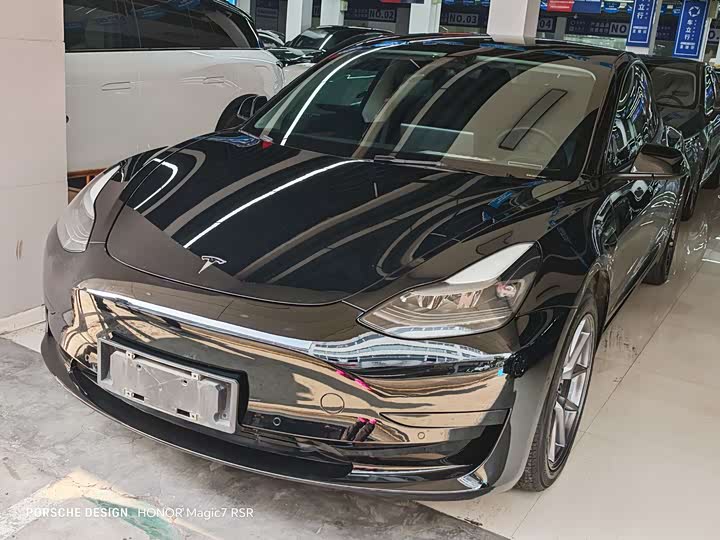 Фото 1 - Tesla Model 3