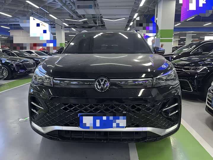 Фото 2 - Volkswagen Tiguan L Pro