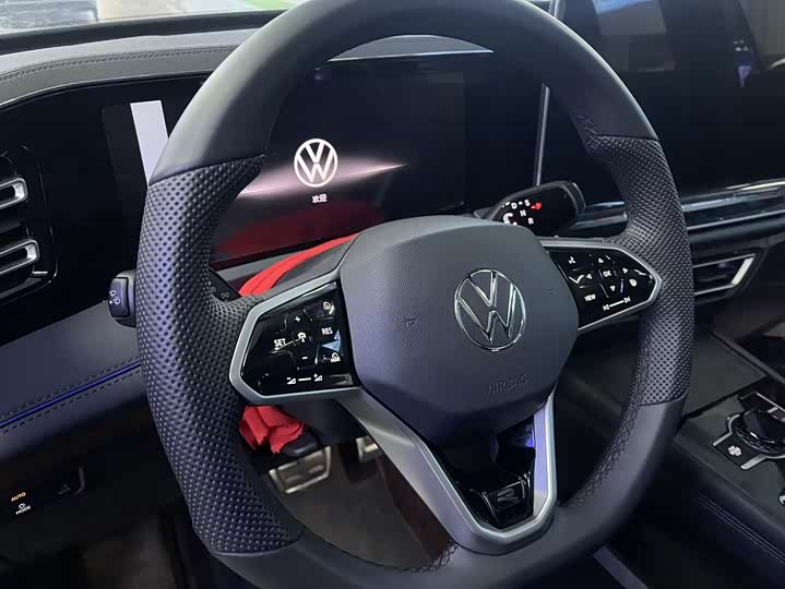 Фото 5 - Volkswagen Tiguan L Pro