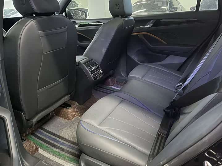 Фото 6 - Volkswagen Tiguan L Pro