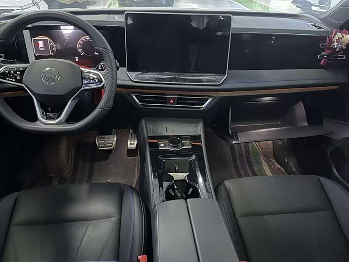 Фото 7 - Volkswagen Tiguan L Pro