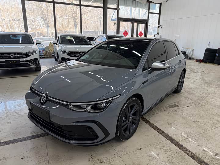 Фото 1 - Volkswagen Golf