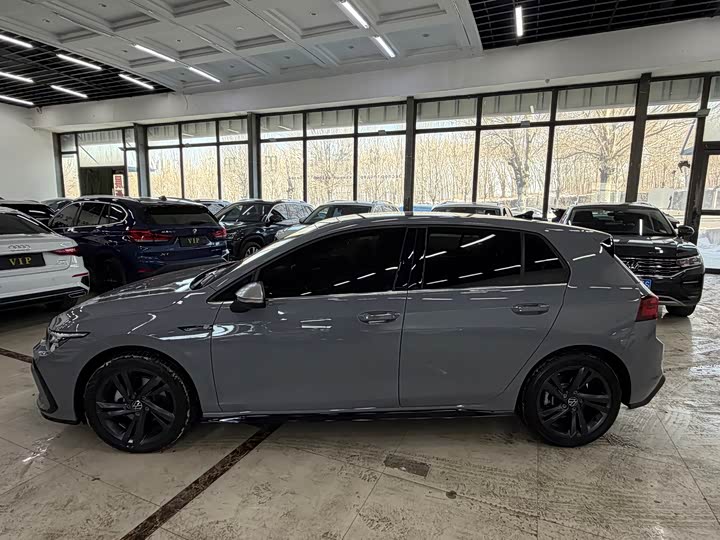 Фото 2 - Volkswagen Golf