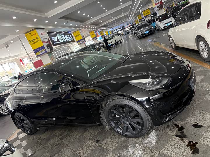 Фото 1 - Tesla Model 3