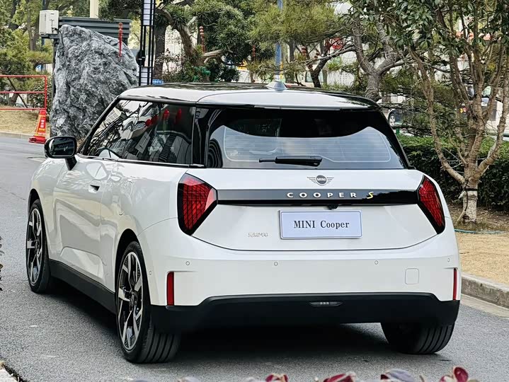 Photo 4 - Mini Cooper