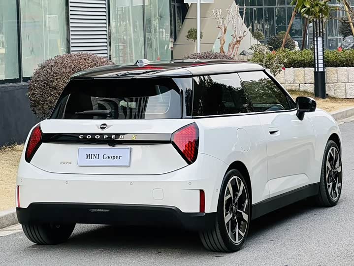 Photo 6 - Mini Cooper