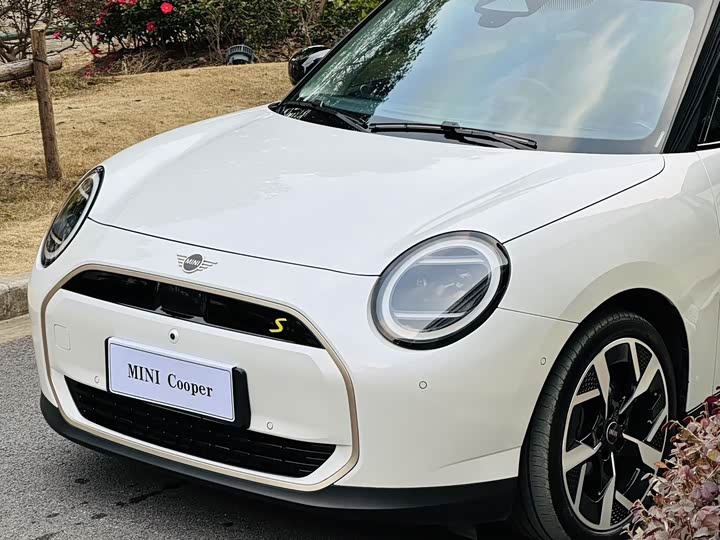 Photo 7 - Mini Cooper