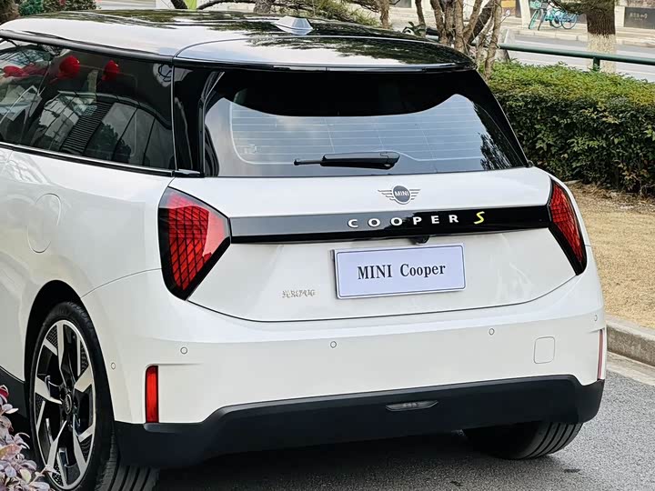 Photo 9 - Mini Cooper