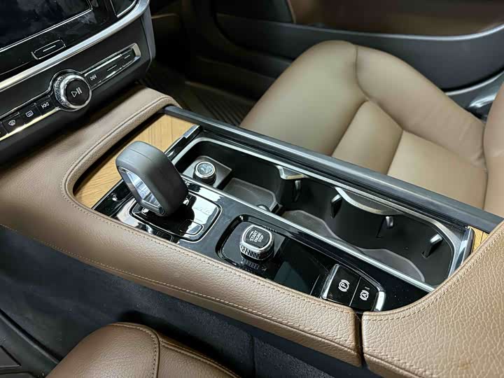 Фото 5 - Volvo S90