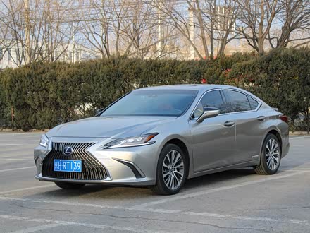 Фото 1 - Lexus ES