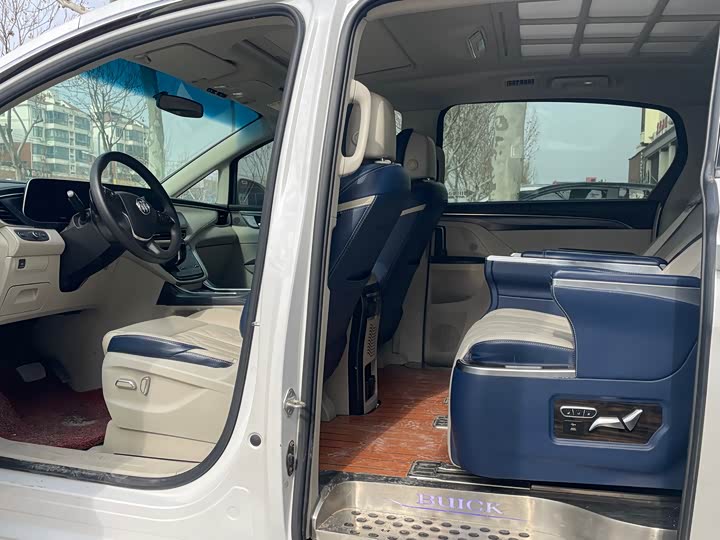 Фото 6 - Buick GL8 ES