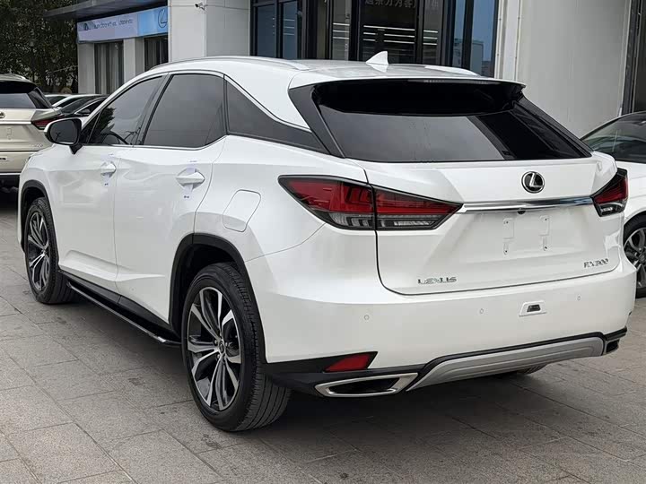 Фото 7 - Lexus RX