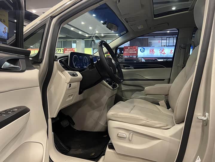 Фото 4 - Buick GL8 ES