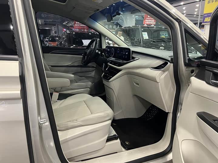 Фото 6 - Buick GL8 ES