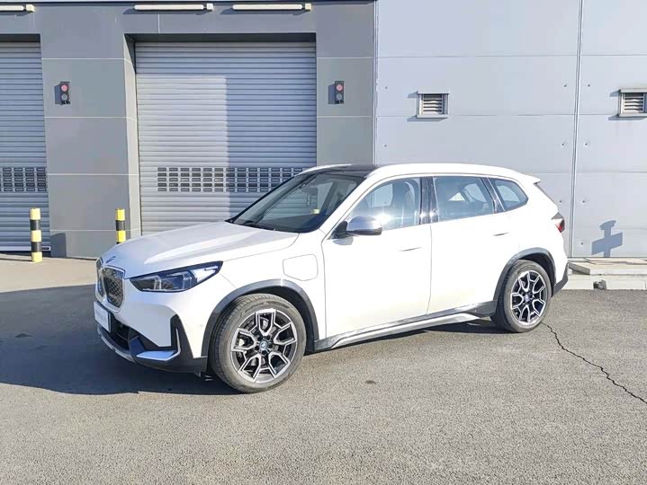 Фото 1 - BMW iX1