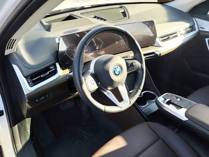 Фото 6 - BMW iX1