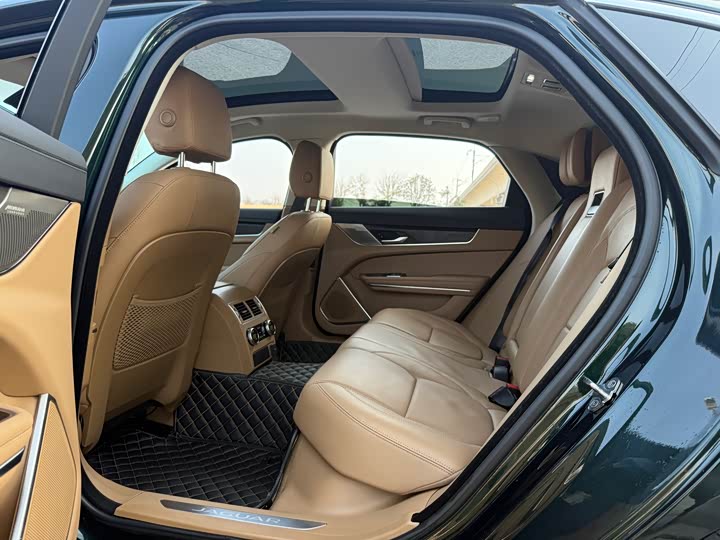 Фото 8 - Jaguar XF L