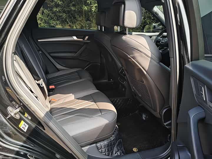 Фото 7 - Audi Q5L