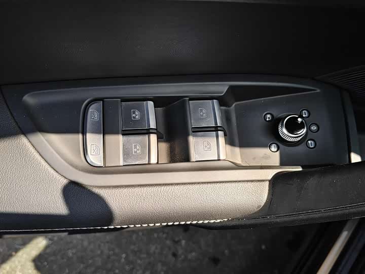 Фото 9 - Audi Q5L