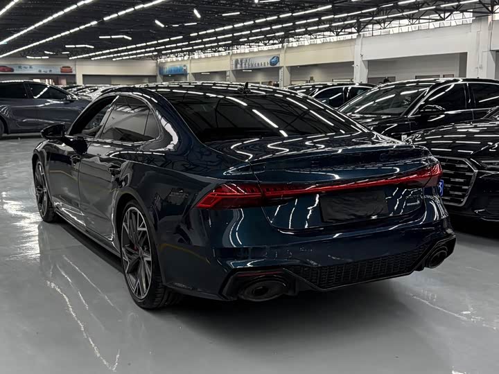 Фото 9 - Audi A7L