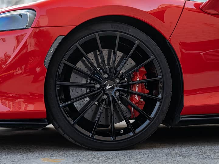 Фото 8 - McLaren GT