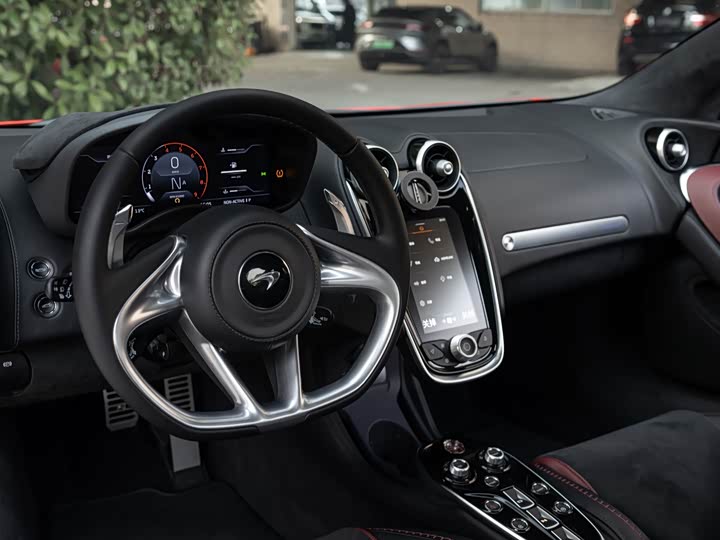 Фото 9 - McLaren GT