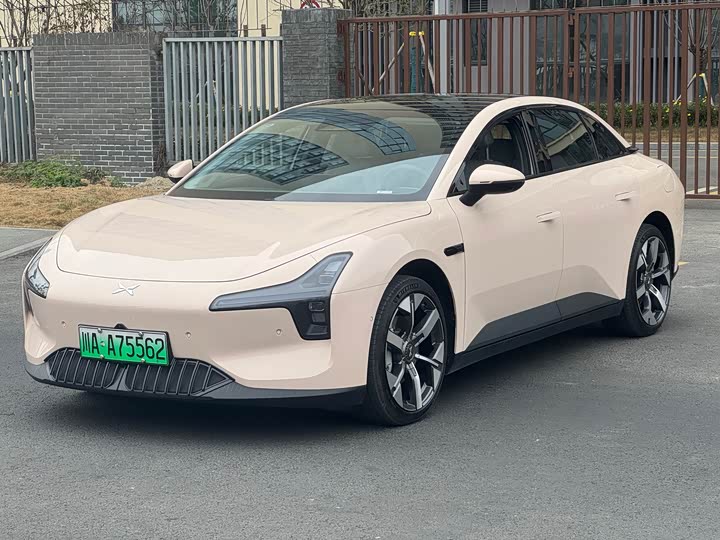 Фото 1 - XPeng Mona M03