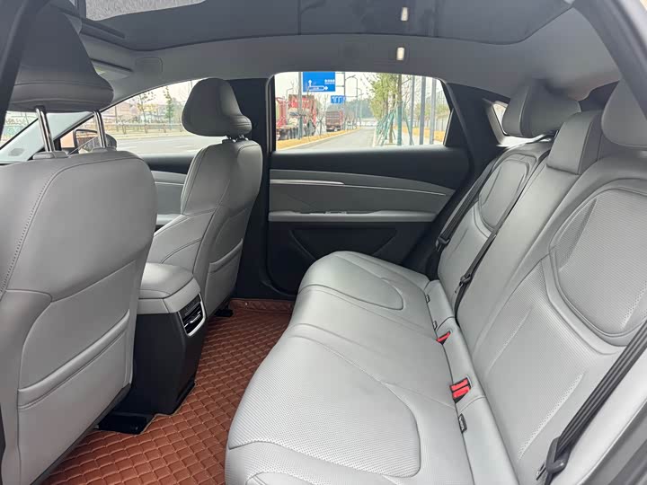 Фото 7 - XPeng Mona M03