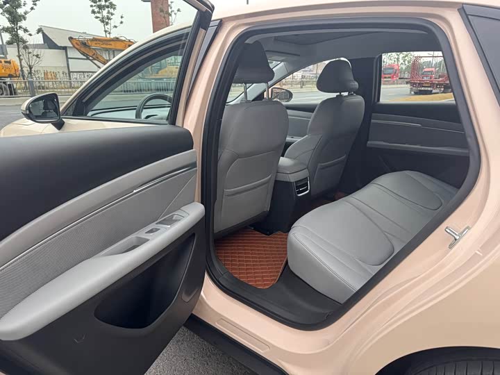 Фото 8 - XPeng Mona M03