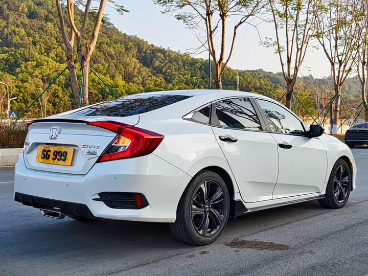 Фото 9 - Honda Civic