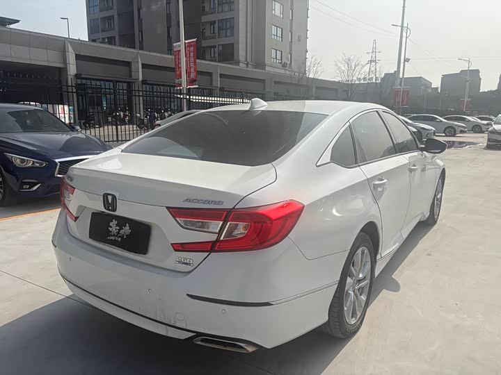 Фото 6 - Honda Accord