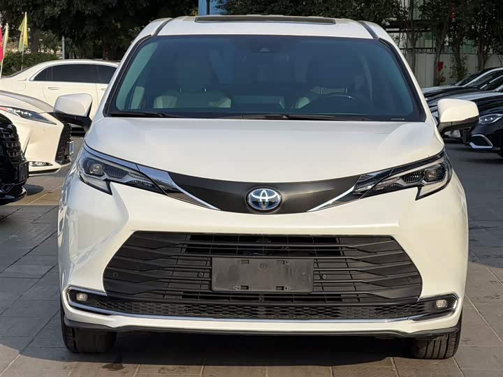 Фото 2 - Toyota Sienna