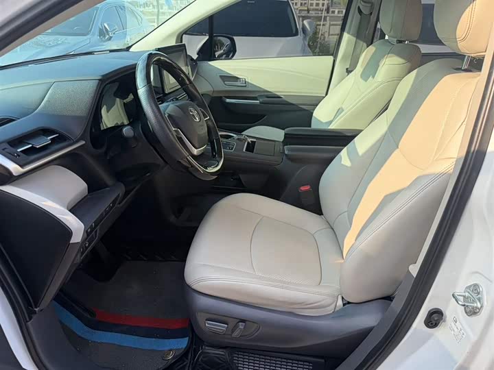 Фото 6 - Toyota Sienna