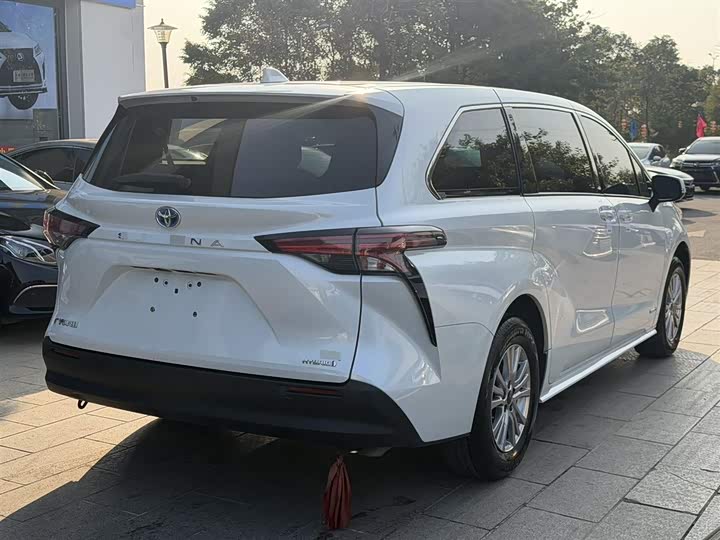 Фото 8 - Toyota Sienna