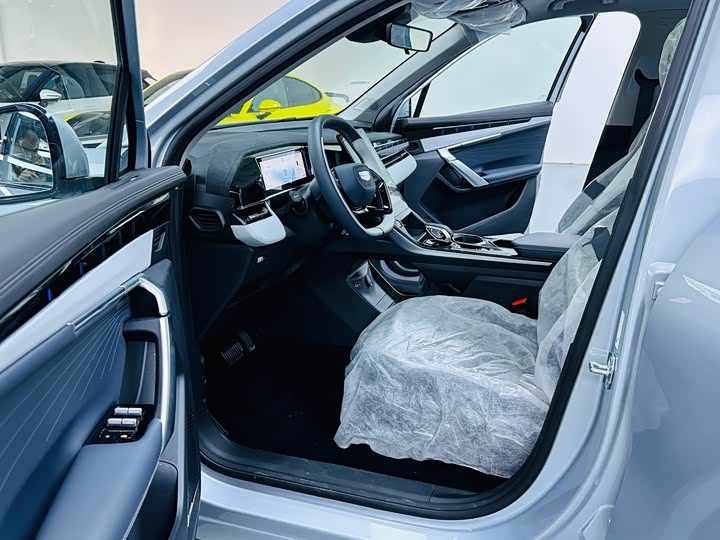 Фото 4 - Geely Atlas L